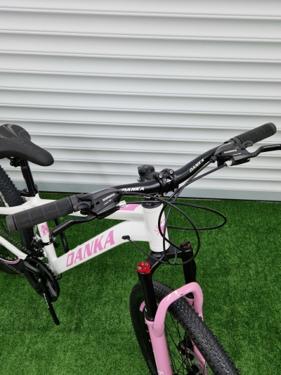 Danka Алуминиев велосипед с дискови спирачки  и амортисьори с Lock out  24'' МОДЕЛ Q2 цвят розов 
